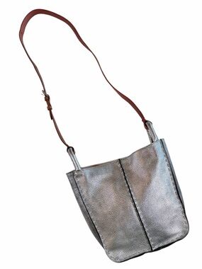 The Sak Los Feliz Leather Crossbody Bag Metallic Silver Brown Strap Boho Slouchy